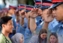 DBM: Gov’t workers will receive year-end bonus, cash gift early this month